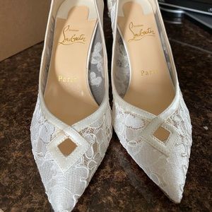 Sold! 85 dentelle satin pump